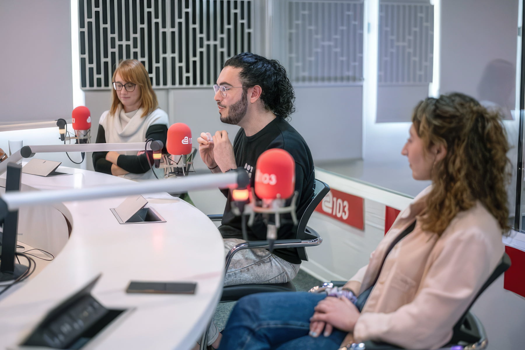 103FM Photo